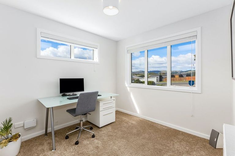Photo of property in 135 Endeavour Drive, Whitby, Porirua, 5024