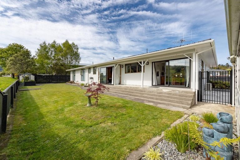 Photo of property in 17b Gemstone Drive, Birchville, Upper Hutt, 5018