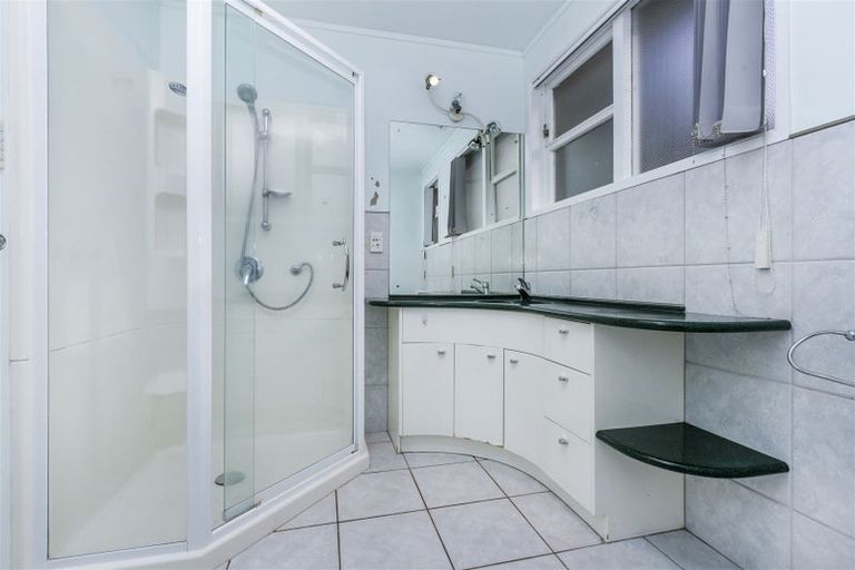 Photo of property in 70 Chivalry Road, Glenfield, Auckland, 0629