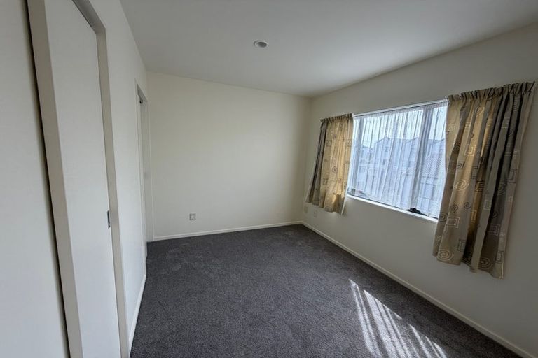 Photo of property in Lynn Park Terrace, 10/12 Ambrico Place, New Lynn, Auckland, 0600