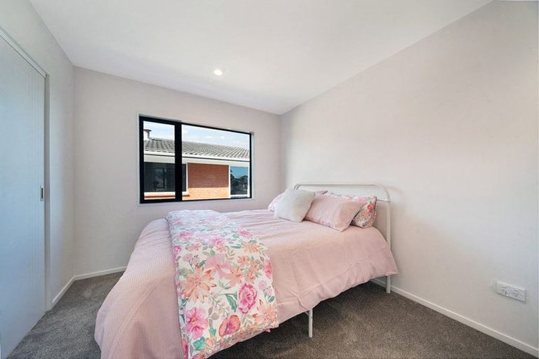 Photo of property in 3/2a Mantra Road, Massey, Auckland, 0614