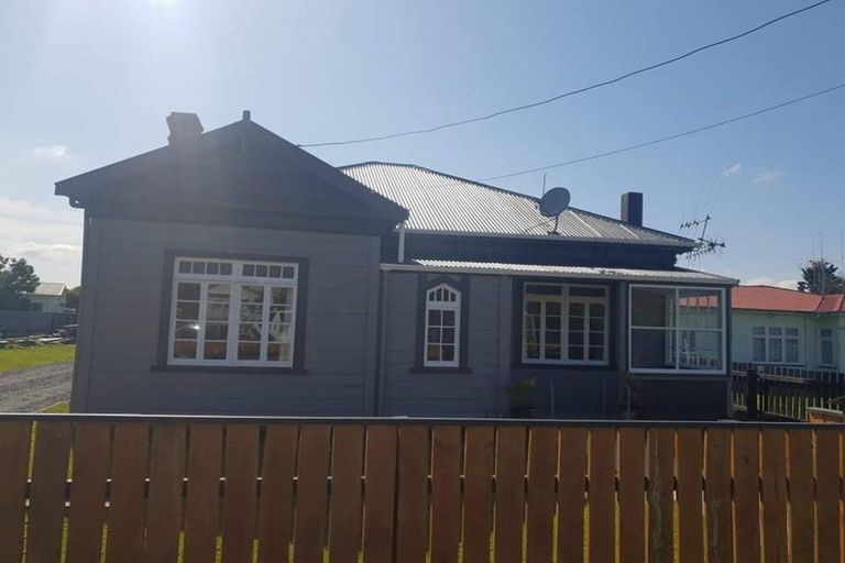 Photo of property in 10 Rira Street, Marton, 4710