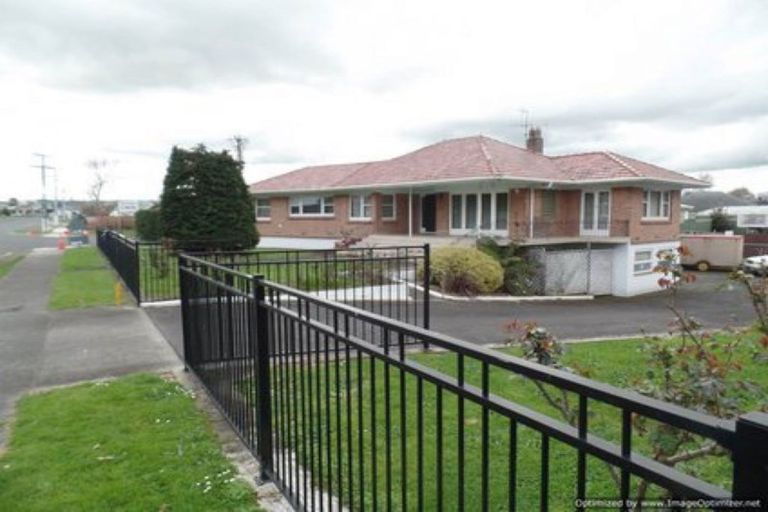Photo of property in 2 Great South Road, Papakura, 2110