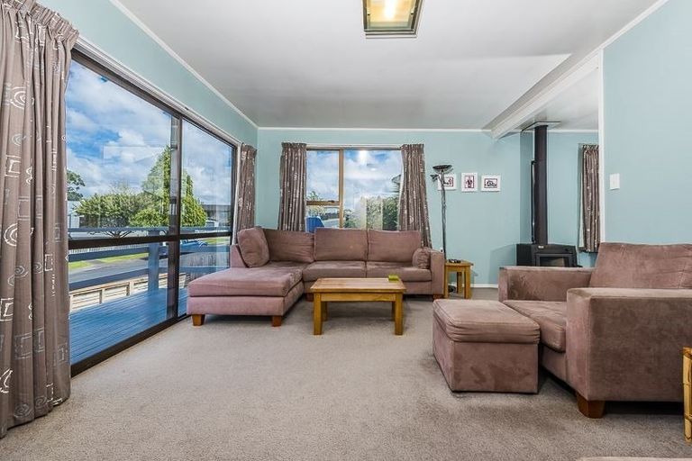 Photo of property in 62 West Harbour Drive, West Harbour, Auckland, 0618