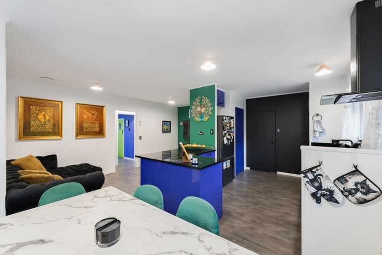 Photo of property in 16 Thornlow Street, Glendene, Auckland, 0602