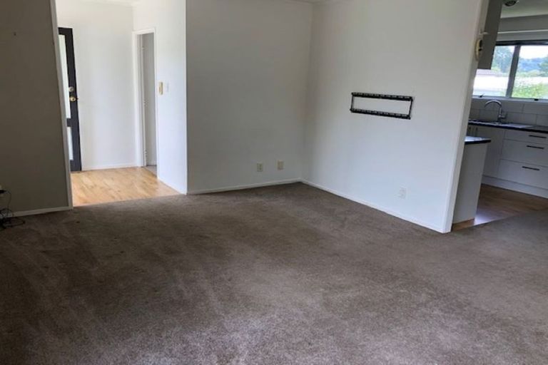 Photo of property in 12 Lipton Grove, Opaheke, Papakura, 2113