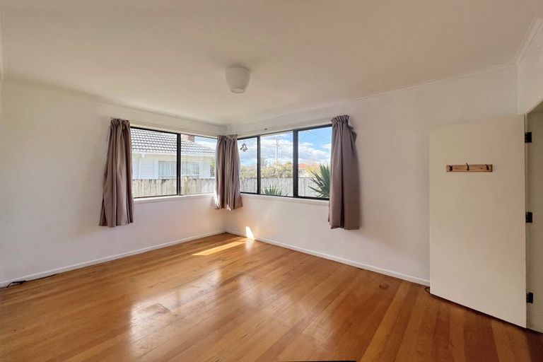 Photo of property in 11 Tiraumea Drive, Pakuranga, Auckland, 2010