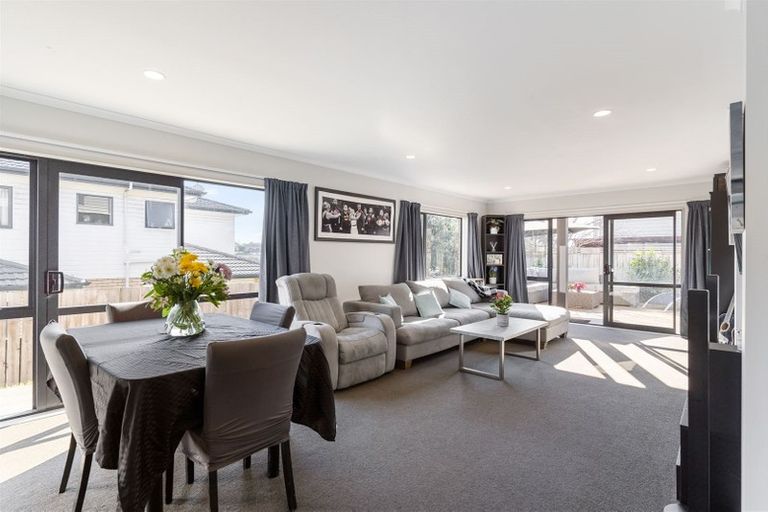 Photo of property in 68 Claverdon Drive, Massey, Auckland, 0614