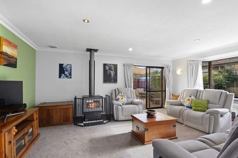 Photo of property in 3 Mulberry Place, Redwood, Christchurch, 8051