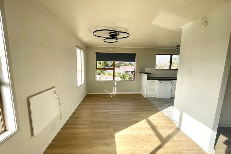 Photo of property in 9 Darren Crescent, Half Moon Bay, Auckland, 2012