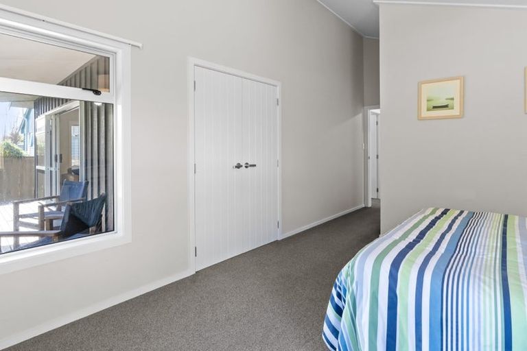 Photo of property in 6 Kent Avenue, Waitarere Beach, Levin, 5510