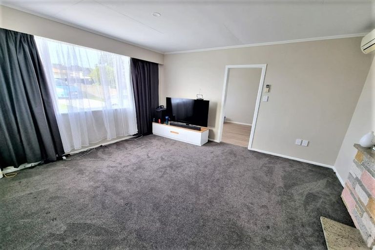 Photo of property in 16 Driver Crescent, Cannons Creek, Porirua, 5024