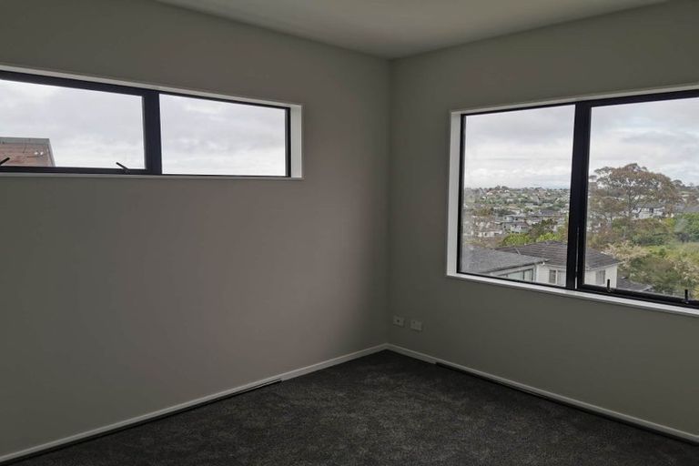 Photo of property in 10 Taurikura Way, Fairview Heights, Auckland, 0632