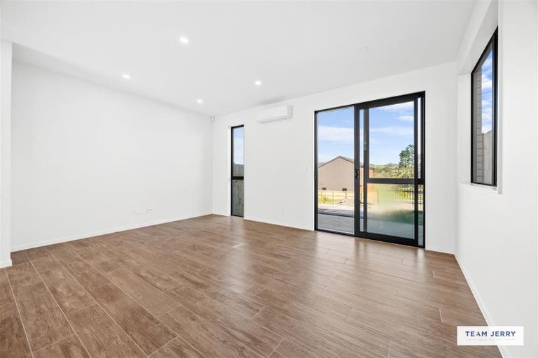 Photo of property in 16 Greenbrier Street, Westgate, 0814