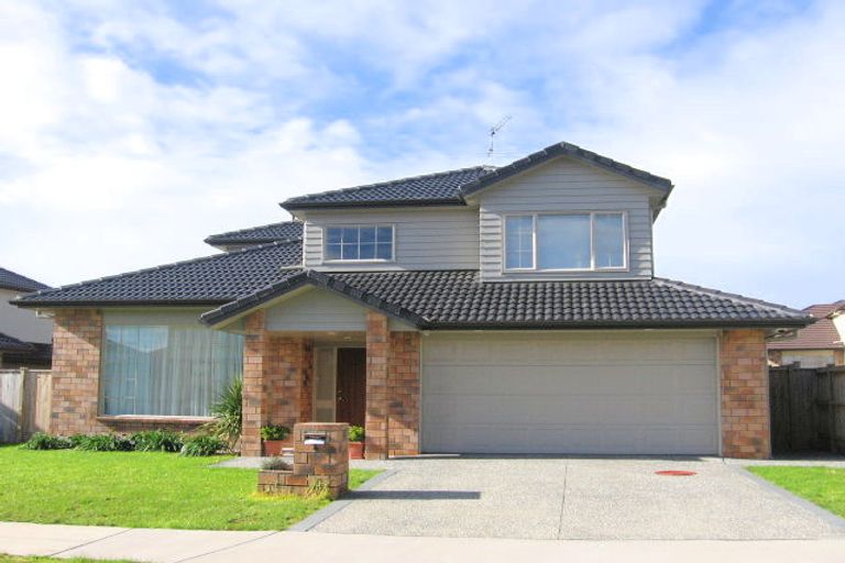 Photo of property in 4 Oswald Close, Flat Bush, Auckland, 2016