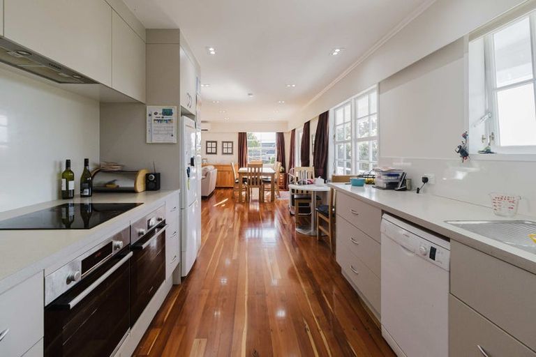 Photo of property in 28 Caesars Place, Churton Park, Wellington, 6037