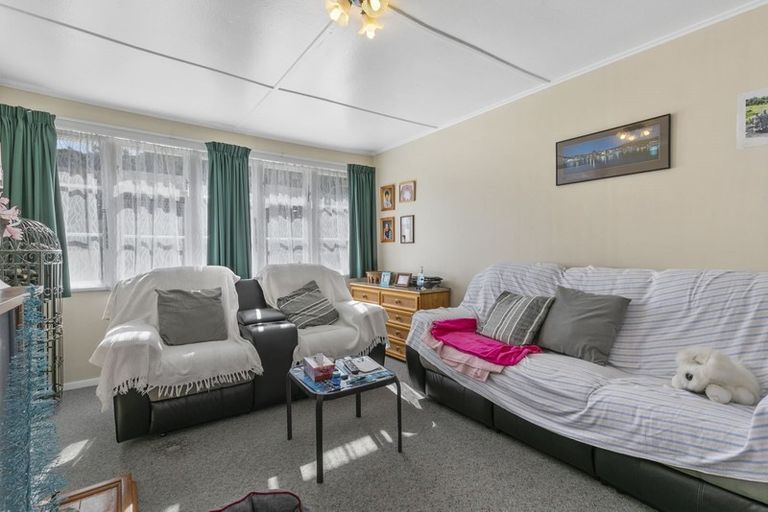 Photo of property in 310 George Street, Stokes Valley, Lower Hutt, 5019