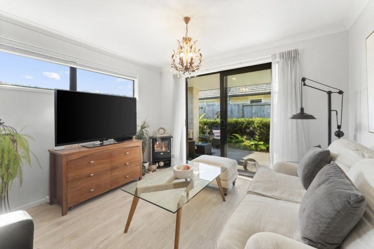 Photo of property in 17 Charlotte Drive, Omokoroa, 3114