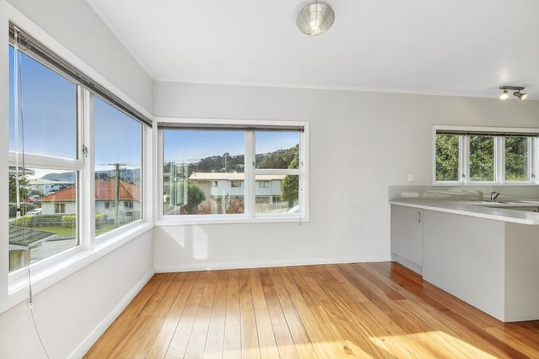 Photo of property in 4 Mana View Road, Paremata, Porirua, 5026