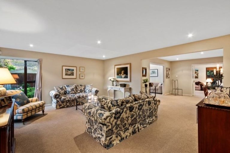 Photo of property in 22 Derenzy Place, Avonhead, Christchurch, 8042