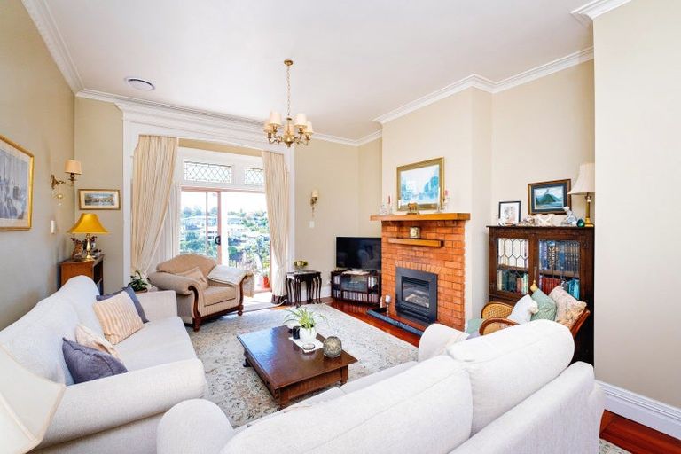 Photo of property in 11 Lincoln Road, Bluff Hill, Napier, 4110