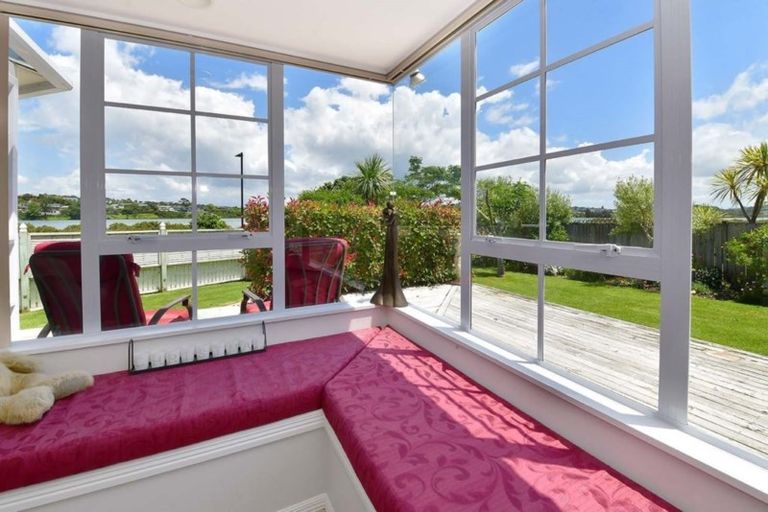 Photo of property in 52 Settlers Grove, Orewa, 0931