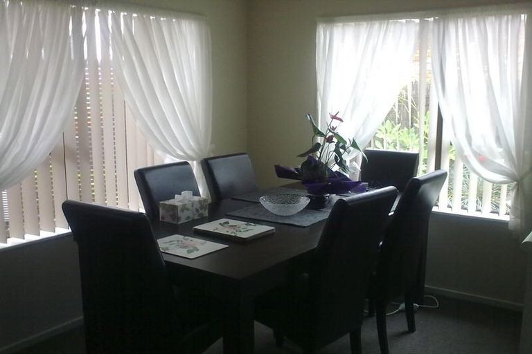 Photo of property in 6 Bosnyak Drive, Te Atatu South, Auckland, 0610