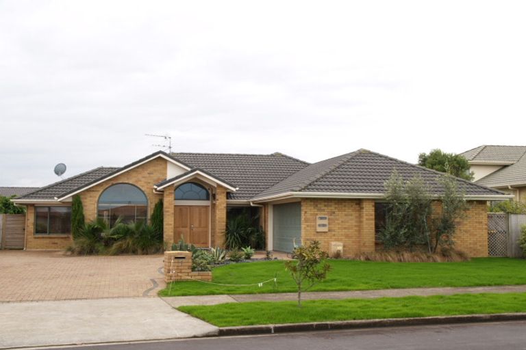 Photo of property in 14 Trovare Place, Golflands, Auckland, 2013