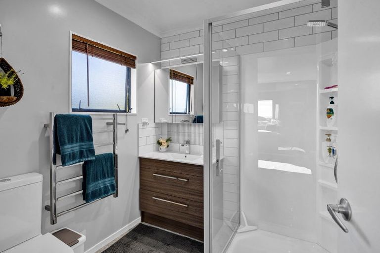 Photo of property in 82 Wallath Road, Westown, New Plymouth, 4310