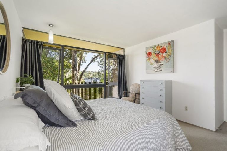 Photo of property in 2/30 Browns Bay Road, Rothesay Bay, Auckland, 0630