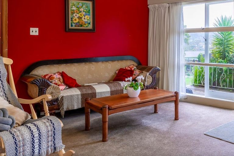 Photo of property in 26 Barron Drive, Green Bay, Auckland, 0604