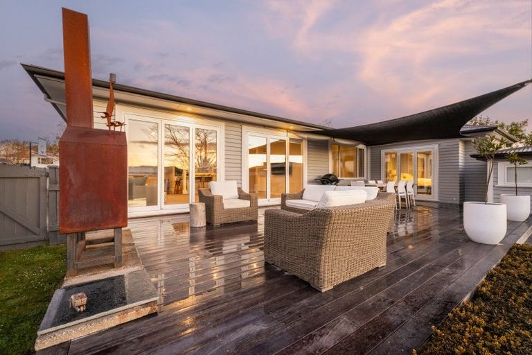 Photo of property in 8 Emerald Hill, Havelock North, 4130