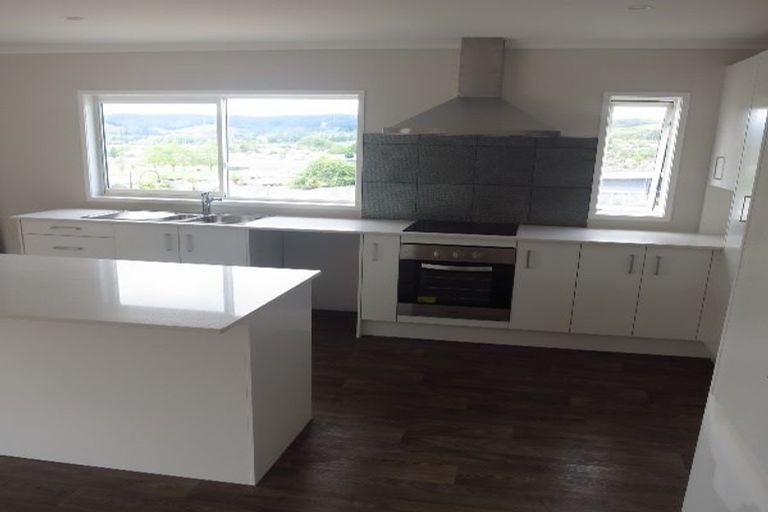 Photo of property in 28 Te Kauri Place, Helensville, 0800