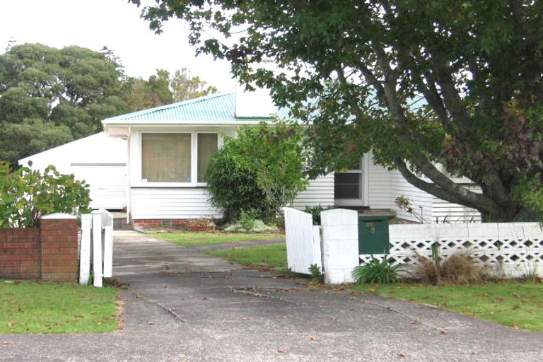 Photo of property in 8 Vera Road, Te Atatu South, Auckland, 0610