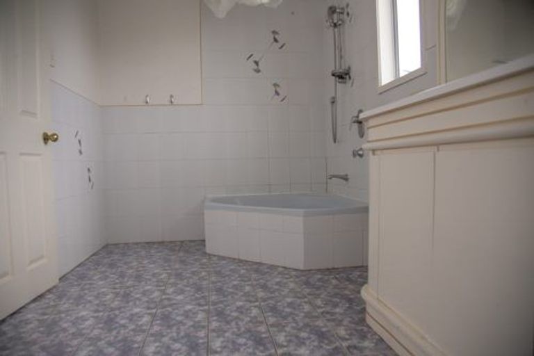 Photo of property in 194a Queen Street, Northcote Point, Auckland, 0627