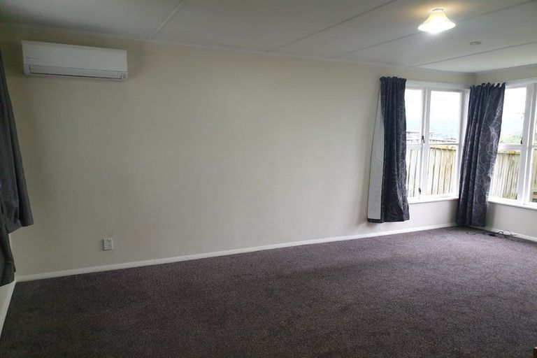 Photo of property in 12 Dorset Grove, Cannons Creek, Porirua, 5024