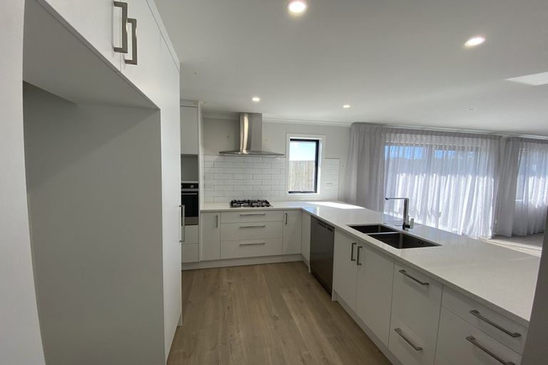 Photo of property in 6 Faber Place, Rototuna North, Hamilton, 3210