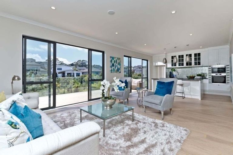 Photo of property in 30 Para Close, Fairview Heights, Auckland, 0632