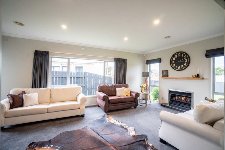 Photo of property in 3 Peppertree Glade, Kelvin Grove, Palmerston North, 4414