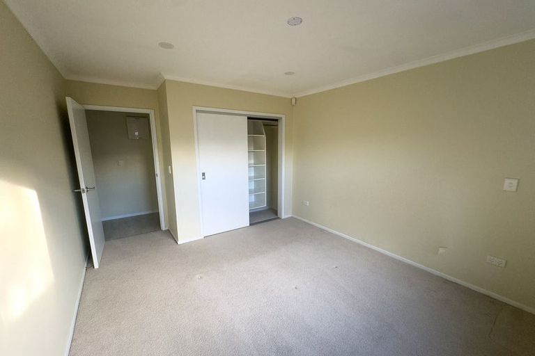 Photo of property in 7 Stockton Place, Glendene, Auckland, 0602