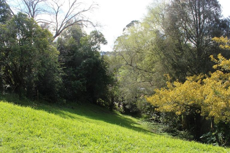 Photo of property in 12 Beaudine Avenue, Glenfield, Auckland, 0629