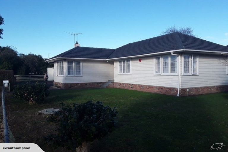 Photo of property in 2 Hereford Street, Te Atatu Peninsula, Auckland, 0610