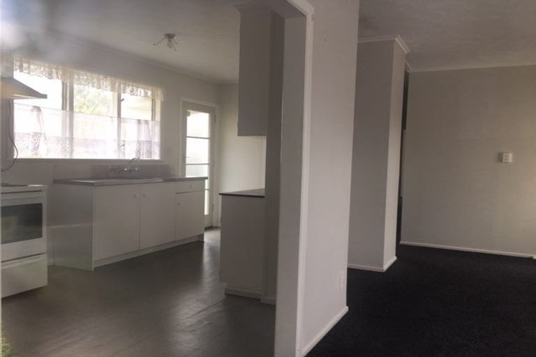 Photo of property in 37 Spence Road, Henderson, Auckland, 0612