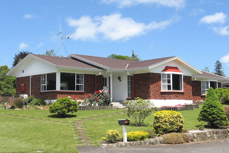 Photo of property in 31 Sheridan Crescent, Leamington, Cambridge, 3432