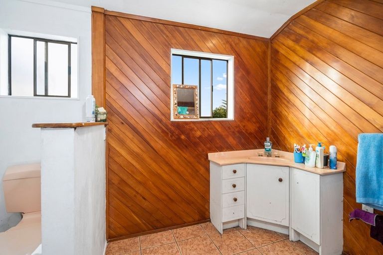 Photo of property in 12 Noeleen Street, Glenfield, Auckland, 0629