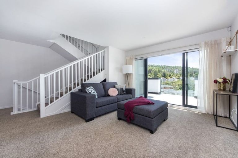 Photo of property in 2/10 Silver Moon Road, Albany Heights, Auckland, 0632