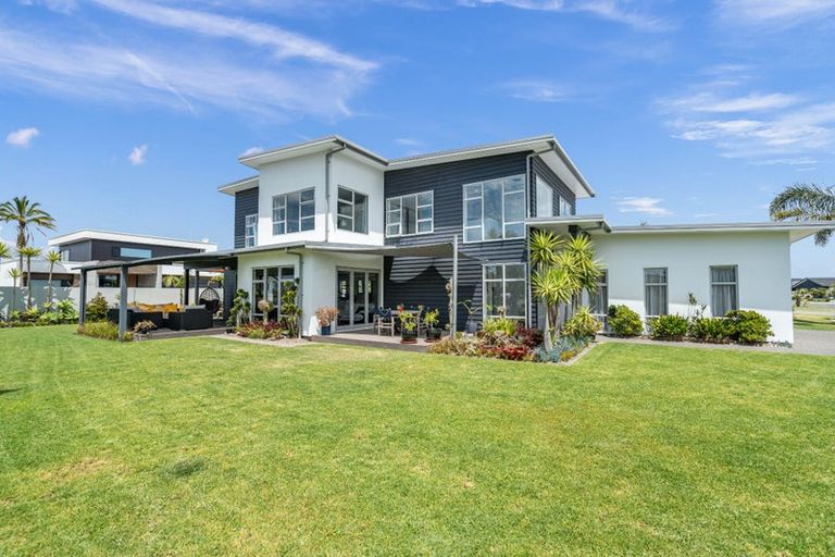 Photo of property in 5 Waitemata Drive, One Tree Point, 0118