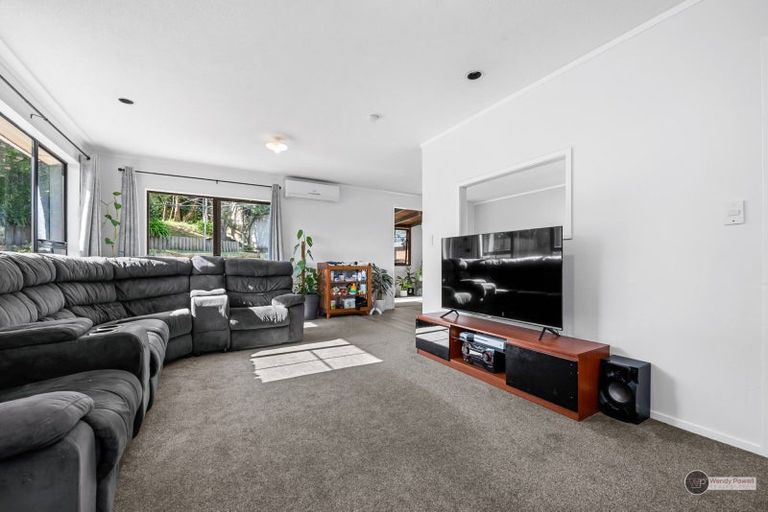 Photo of property in 112 Norana Road, Timberlea, Upper Hutt, 5018