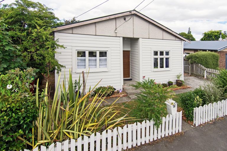 Photo of property in 30 Cambridge Terrace, Masterton, 5810