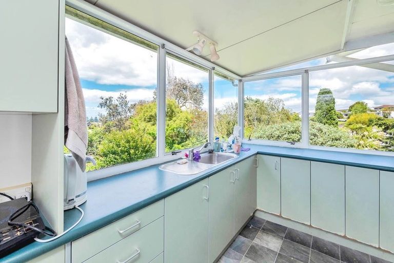 Photo of property in 30 Killarney Avenue, Torbay, Auckland, 0630